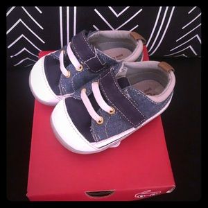 Like New-See Kai Run Stevie